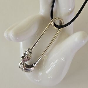 💀 Skull Pin Necklace